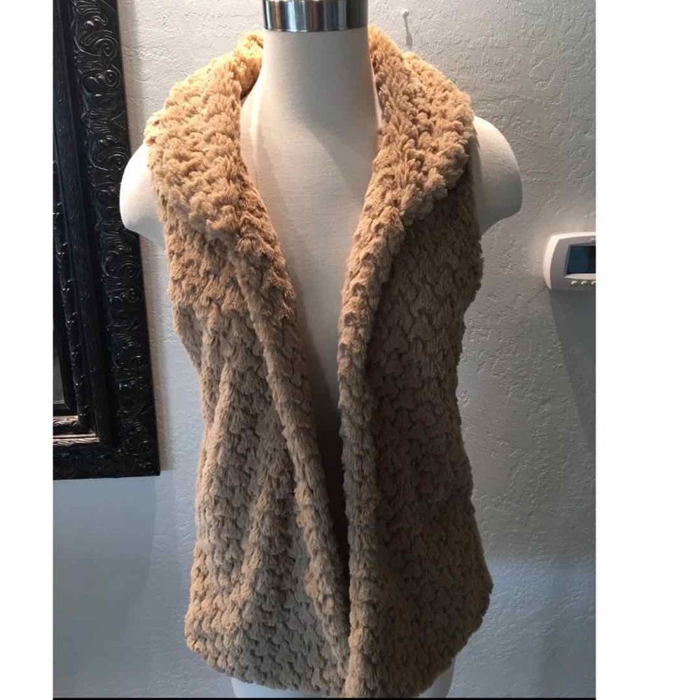 Women’s Size S. fur vest with satin leopard lining